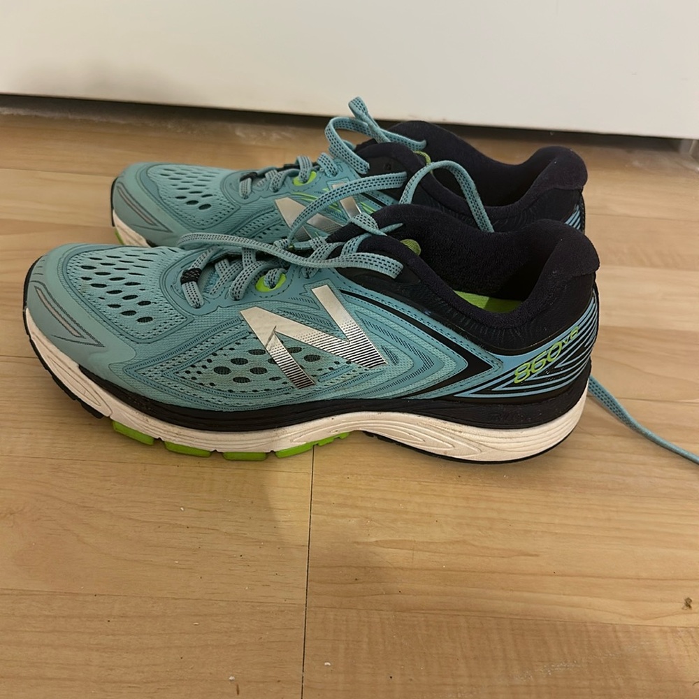 women’s new balance running shoes